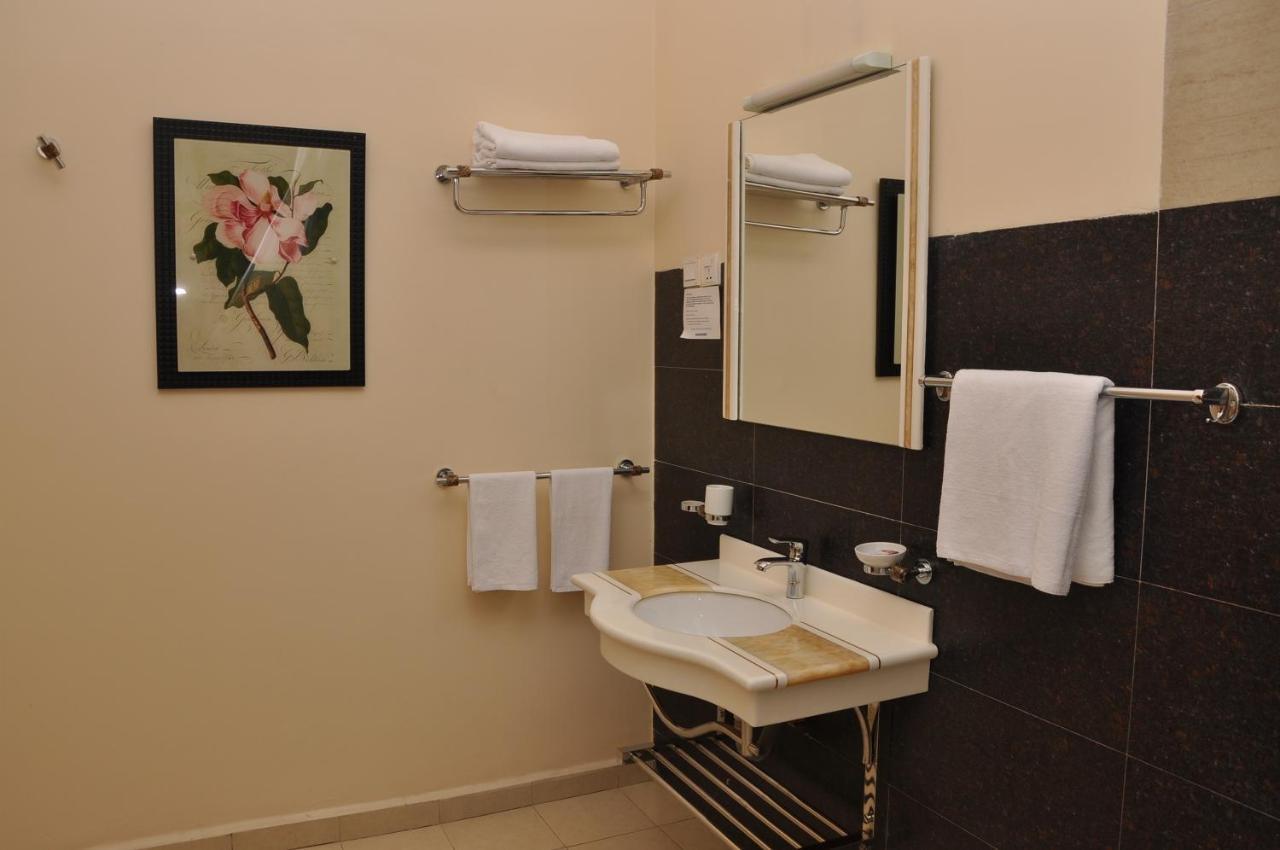 Garr Hotel Kigali Exterior photo